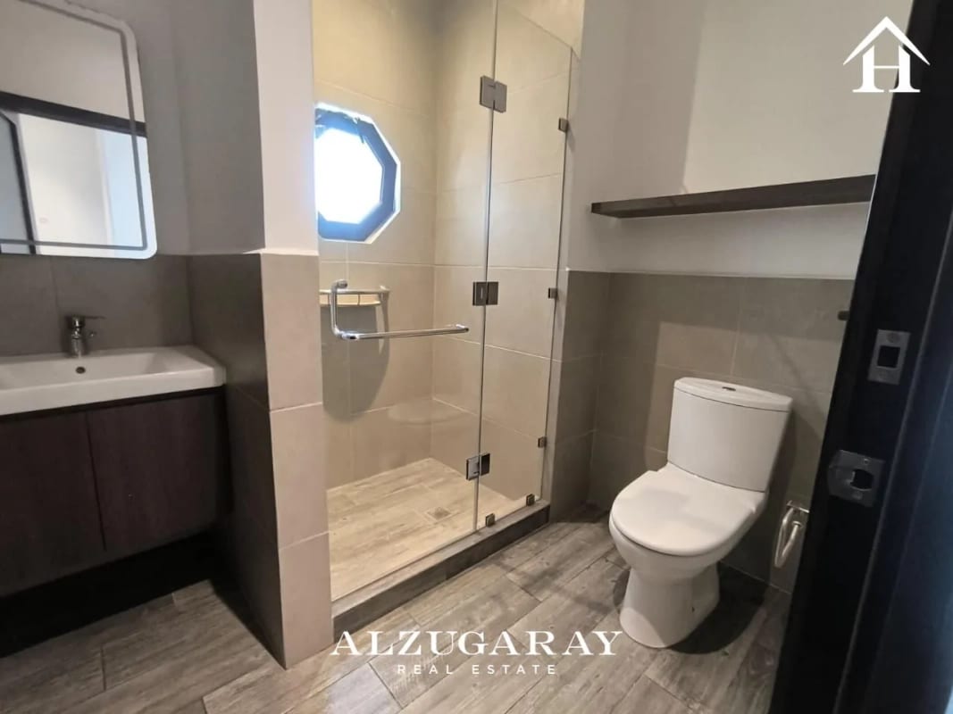 APTO. ELEGANTE CON BALCÓN -3 HAB/ LIRIOS DE CAYALÁ, Z. 16 — Apartamento en Alquiler en Lirios de Cayalá I, Zona 16, Guatemala, Ciudad — foto 5 de 11