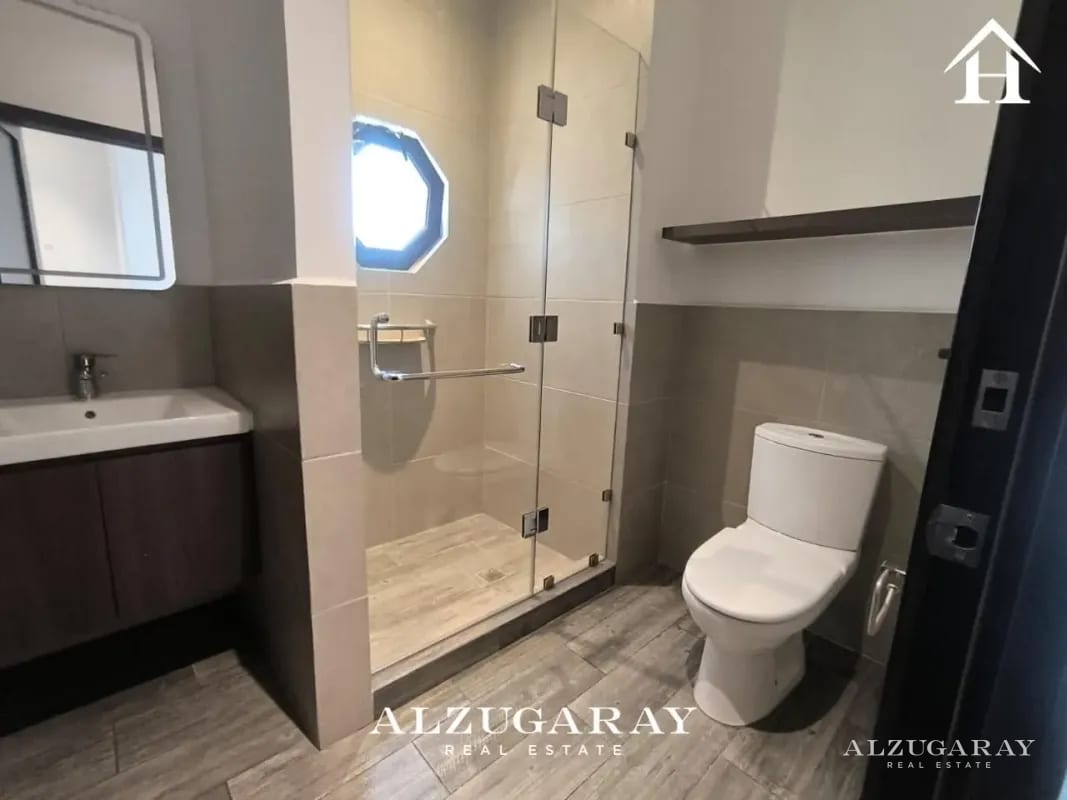 APTO. ELEGANTE CON BALCÓN -3 HAB/ LIRIOS DE CAYALÁ, Z. 16 — Apartamento en Alquiler en Lirios de Cayalá I, Zona 16, Guatemala, Ciudad — foto 5 de 11
