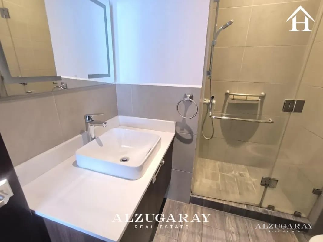 APTO. ELEGANTE CON BALCÓN -3 HAB/ LIRIOS DE CAYALÁ, Z. 16 — Apartamento en Alquiler en Lirios de Cayalá I, Zona 16, Guatemala, Ciudad — foto 2 de 11