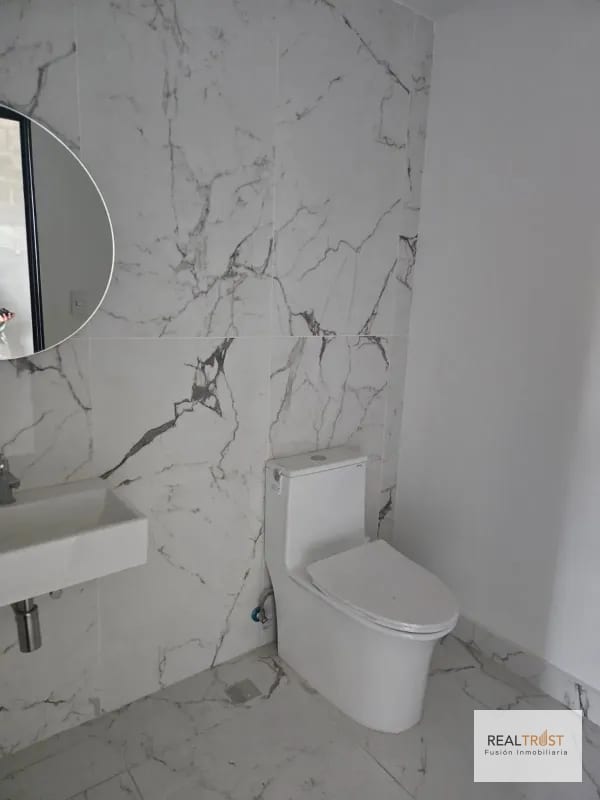 OFICINA EN VENTA EDIFICIO RENOVATI ZONA 10 — Oficina en Venta en Renovati, Zona 10, Guatemala, Ciudad — foto 3 de 10