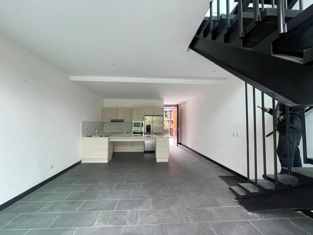 APARTAMENTO RENTA ZONA 15 Vista hermosa 1 , 3 Dormitorios, 3 niveles , 140 Mts2 $1,750 incluye mant e iva — Apartamento en Alquiler en Vista Hermosa I, Zona 15, Guatemala, Ciudad — foto 11 de 12