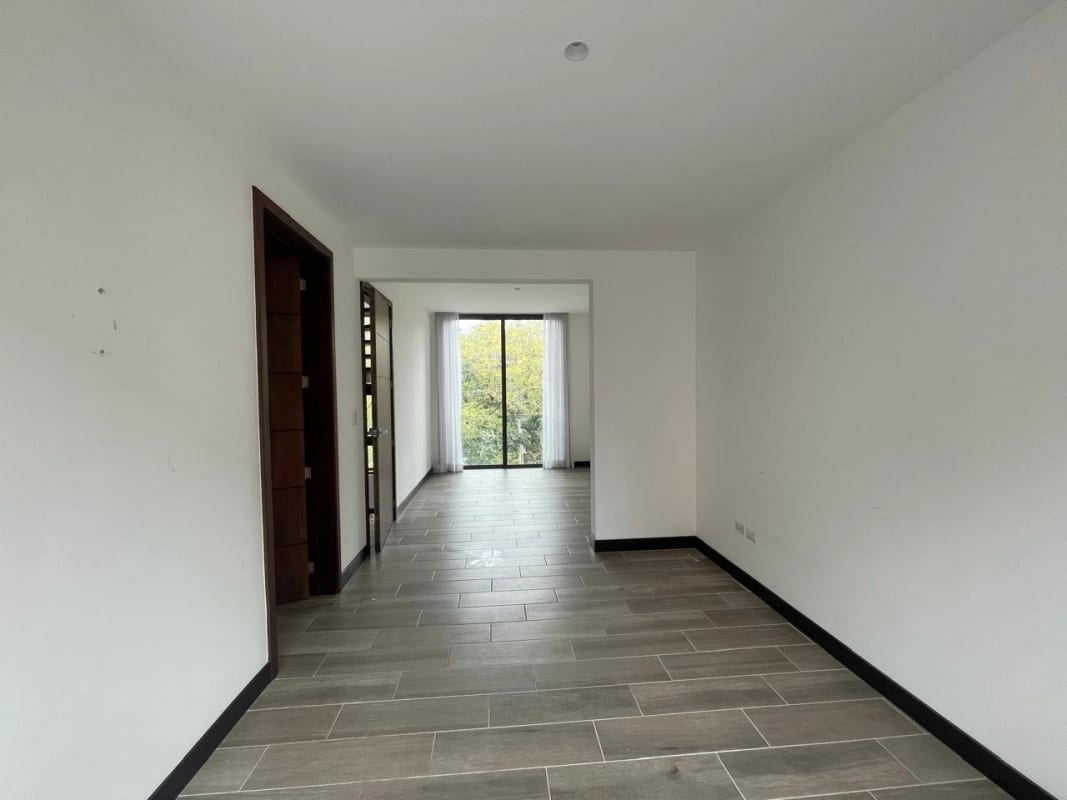 APARTAMENTO RENTA ZONA 15 Vista hermosa 1 , 3 Dormitorios, 3 niveles , 140 Mts2 $1,750 incluye mant e iva — Apartamento en Alquiler en Vista Hermosa I, Zona 15, Guatemala, Ciudad — foto 3 de 12