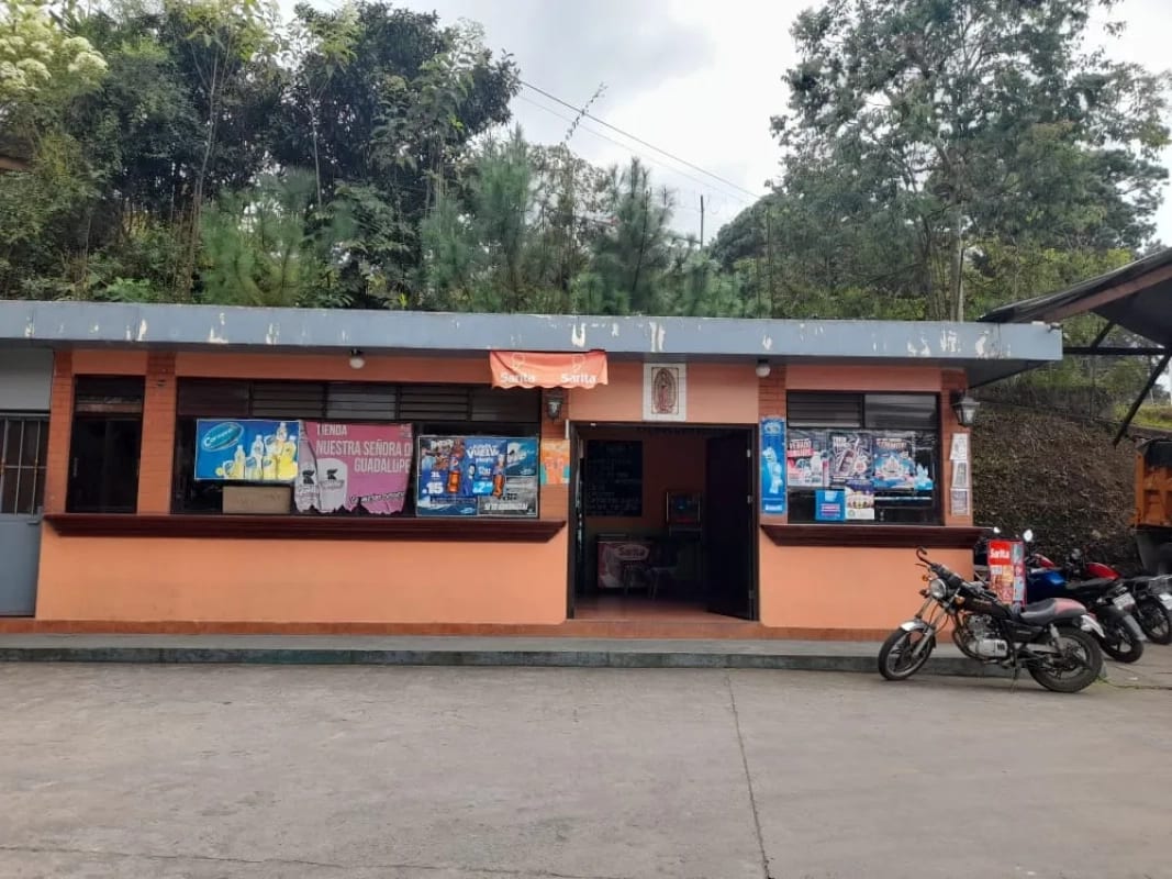Gasolinera Km 37 Carretera a San Raymundo — Terreno en Venta en San Juan Sacatepéquez, Sacatepéquez — foto 2 de 3