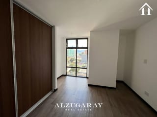 APTO NIVEL ALTO C/ VISTA	 2 HAB. / EDIFICIO IQ10 Z.10 — Apartamento en Venta en Zona 10, Guatemala, Ciudad — miniatura 8 de 10