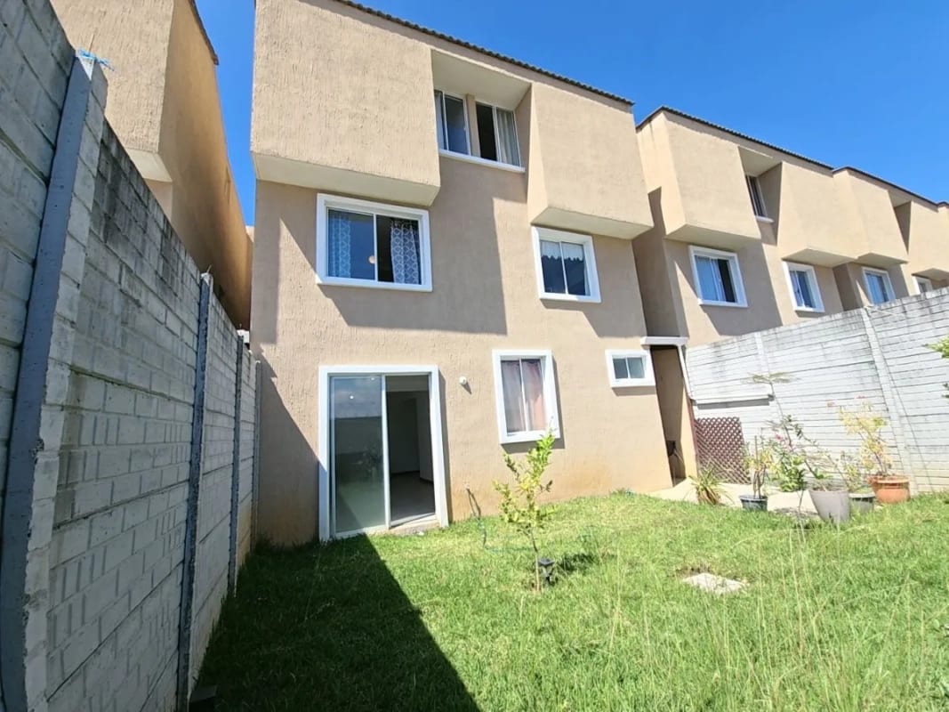 Venta de Casa con Jardín Amplio, Villas del Pinar San Cristóbal , Q1,775,000 — Casa en Venta en Pinares de San Cristobal, Zona 8 Mixco, Guatemala, Ciudad — foto 6 de 14