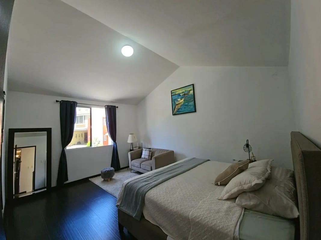 Venta de Casa con Jardín Amplio, Villas del Pinar San Cristóbal , Q1,775,000 — Casa en Venta en Pinares de San Cristobal, Zona 8 Mixco, Guatemala, Ciudad — foto 10 de 14
