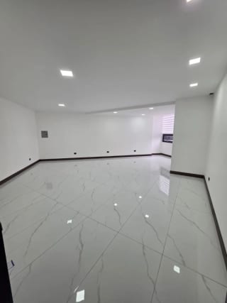 RENTO OFICINA/CLINICA ZONA 4 Ubicación estratégica — Oficina en Alquiler en Zona 4, Guatemala, Ciudad — miniatura 1 de 13
