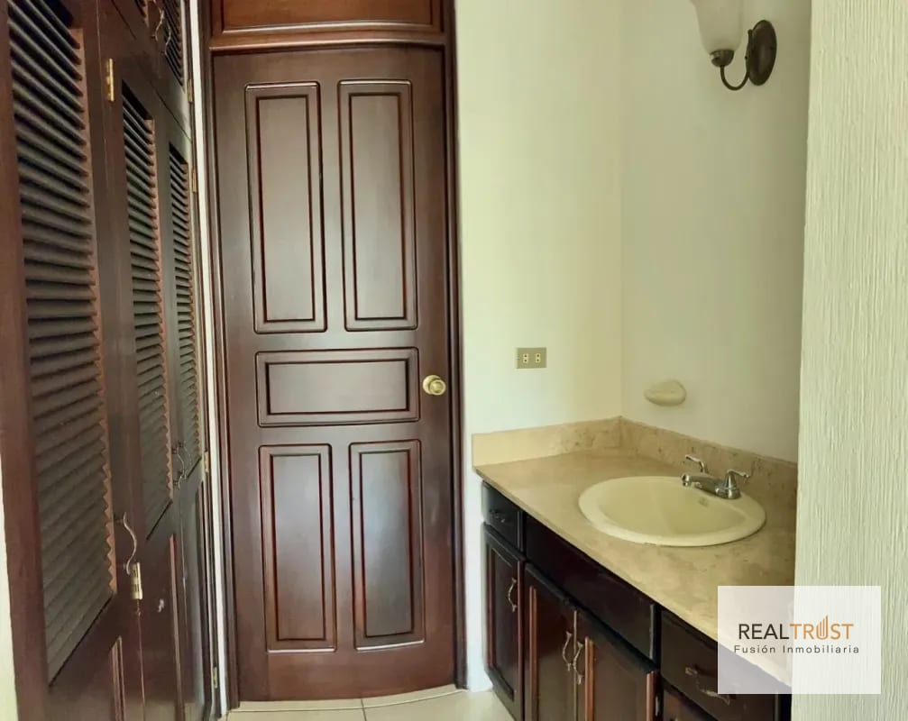Vendo casa Residenciales Santa Monica carretera a El Salvador km. 16.5 — Casa en Venta en Carretera a El Salvador, Guatemala, Ciudad — foto 13 de 17