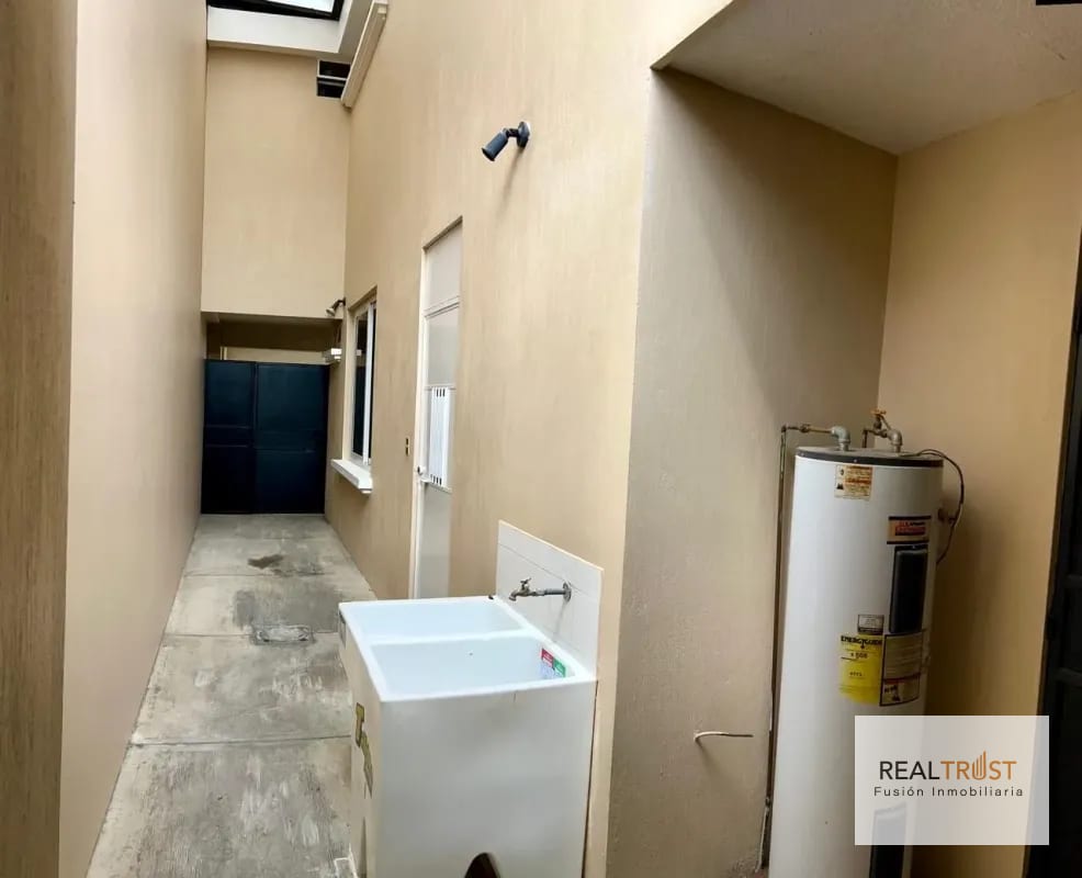 Vendo casa Residenciales Santa Monica carretera a El Salvador km. 16.5 — Casa en Venta en Carretera a El Salvador, Guatemala, Ciudad — foto 7 de 17