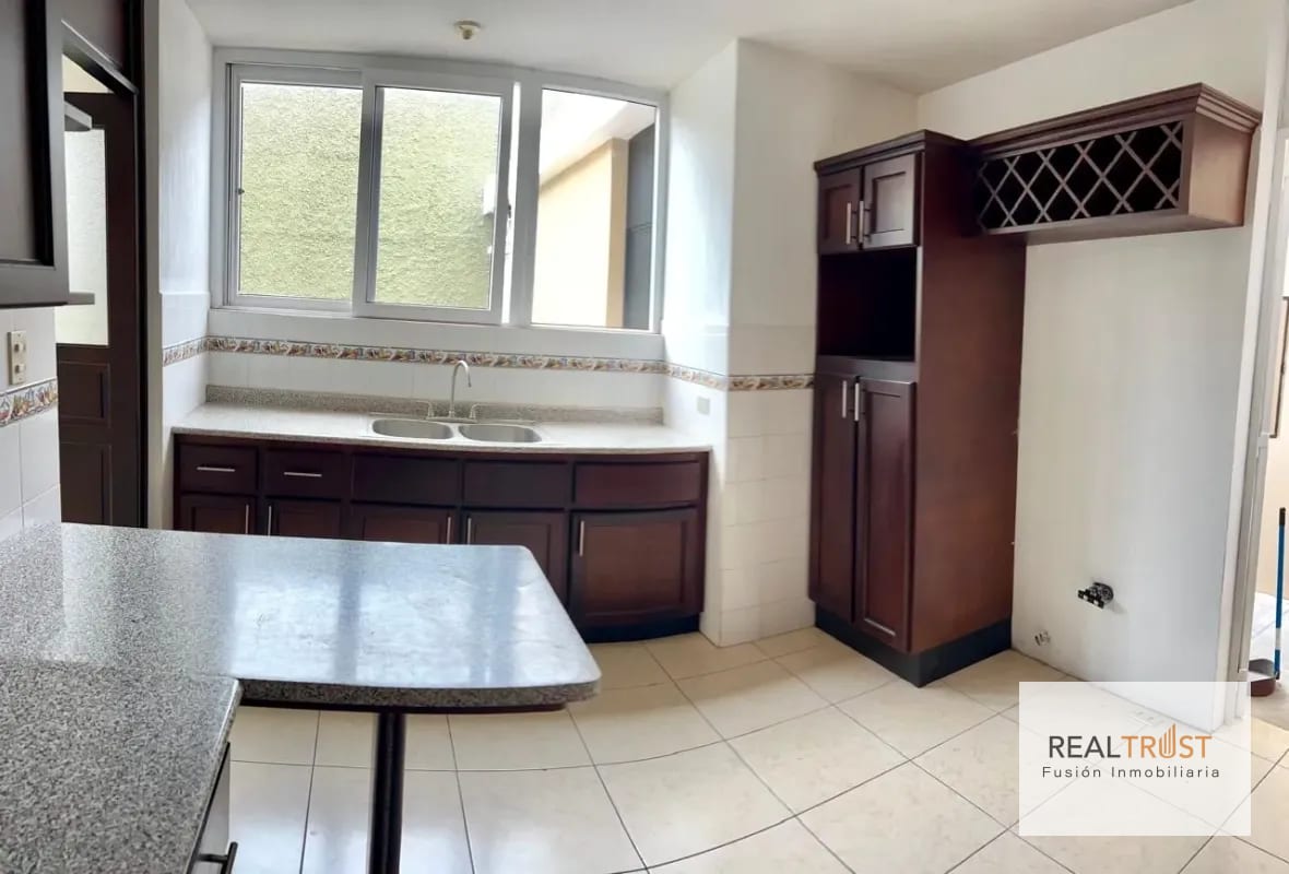 Vendo casa Residenciales Santa Monica carretera a El Salvador km. 16.5 — Casa en Venta en Carretera a El Salvador, Guatemala, Ciudad — foto 4 de 17