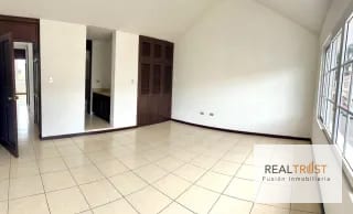 Vendo casa Residenciales Santa Monica carretera a El Salvador km. 16.5 — Casa en Venta en Carretera a El Salvador, Guatemala, Ciudad — miniatura 3 de 17