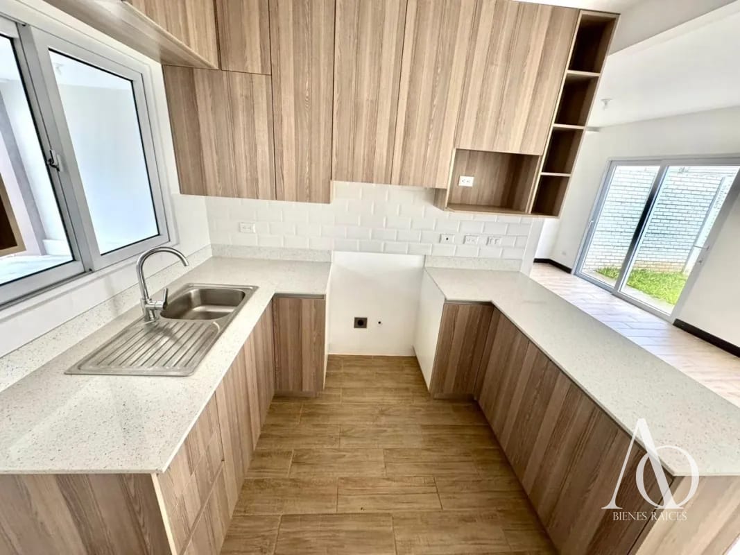 Casa en Venta en Bosques de Santa Elena, Km. 26 CES / EN DIRECTO — Casa en Venta en Carretera a El Salvador, Guatemala, Ciudad — foto 4 de 17