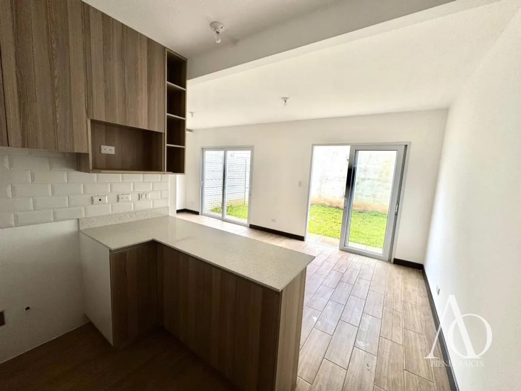 Casa en Venta en Bosques de Santa Elena, Km. 26 CES / EN DIRECTO — Casa en Venta en Carretera a El Salvador, Guatemala, Ciudad — foto 3 de 17