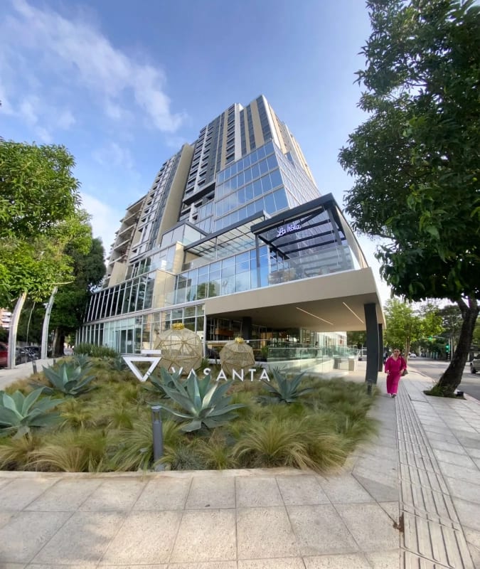 Oficina en Venta en Edificio Vasanta zona 10 — Oficina en Venta en Zona 10, Guatemala, Ciudad — foto 2 de 13
