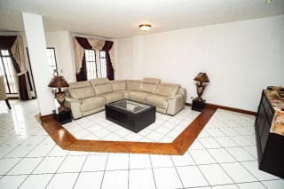 Se vende casa, 4 habitaciones,  Boulevard Balcones, San Cristóbal – Mixco — Casa en Venta en Zona 8 Mixco, Guatemala, Ciudad — miniatura 1 de 12