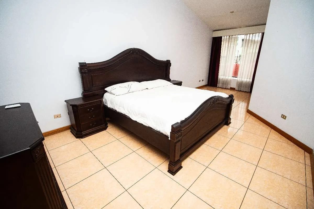 Se vende casa, 4 habitaciones, Boulevard Balcones, San Cristóbal – Mixco — Casa en Venta en Zona 8 Mixco, Guatemala, Ciudad — foto 5 de 12