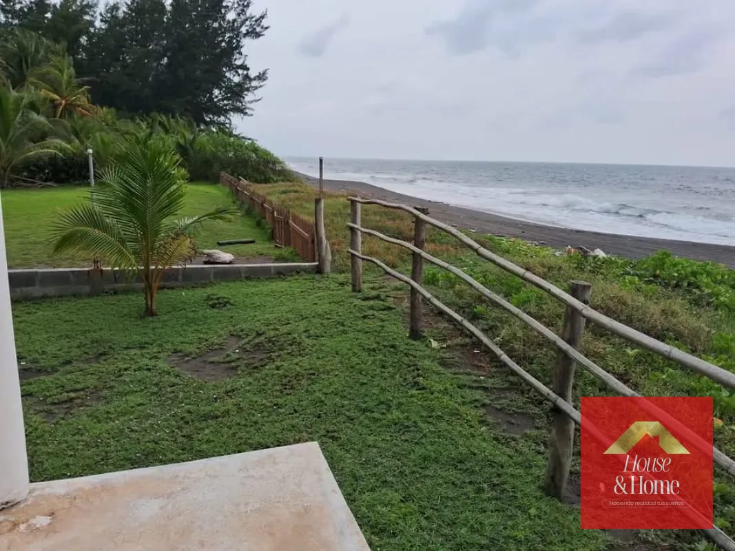 CASA DE PLAYA EN VENTA MONTERRICO - (Rancho) — Casa vacacional en Venta en Monterrico, Santa Rosa — foto 2 de 11