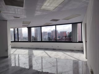 Oficina en Renta Zona 10 — Oficina en Alquiler en Zona 10, Guatemala, Ciudad — miniatura 1 de 9