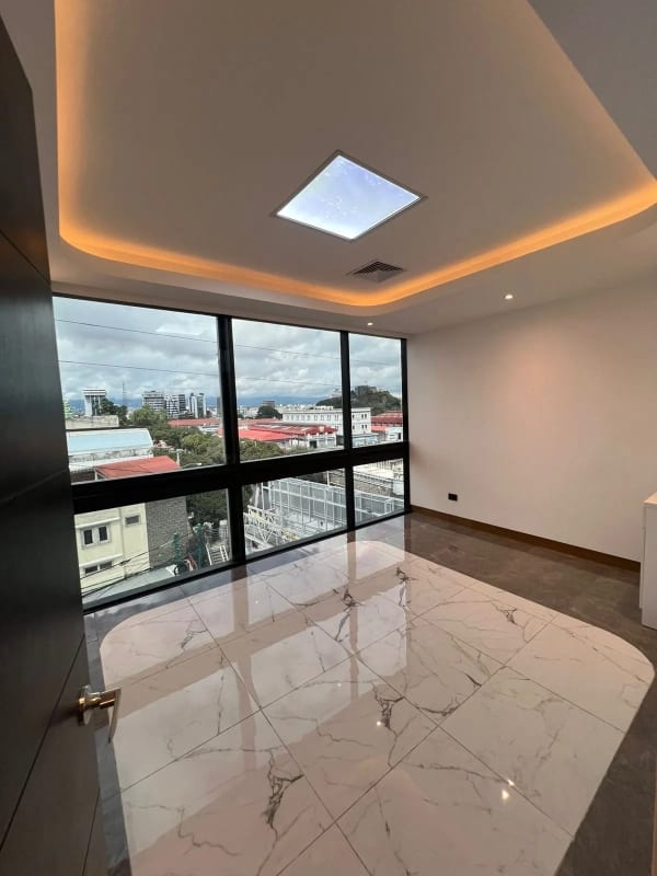 CLINICAS/OFININAS EN RENTA  EDIFICIO RENOVATI ZONA 10 — Clínica en Alquiler en Zona 10, Guatemala, Ciudad — foto 5 de 6