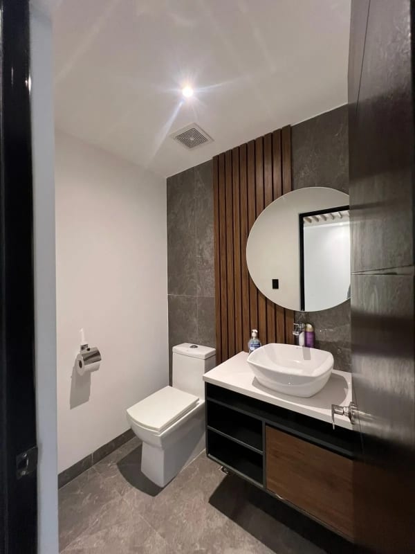 CLINICAS/OFININAS EN RENTA  EDIFICIO RENOVATI ZONA 10 — Clínica en Alquiler en Zona 10, Guatemala, Ciudad — foto 3 de 6