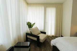 RENTA  ELEGANTE APARTAMENTO AMUEBLADO 3 HAB ZONA 10 — Apartamento en Alquiler en Santa María, Zona 10, Guatemala, Ciudad — miniatura 3 de 9