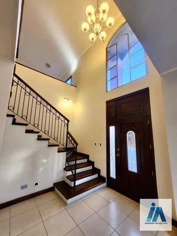 HERMOSA CASA EN VENTA – 📍Residencial Villas de Jacarandas de Cayalá, zona 16 — Casa en Venta en Zona 16, Guatemala, Ciudad — foto 12 de 13