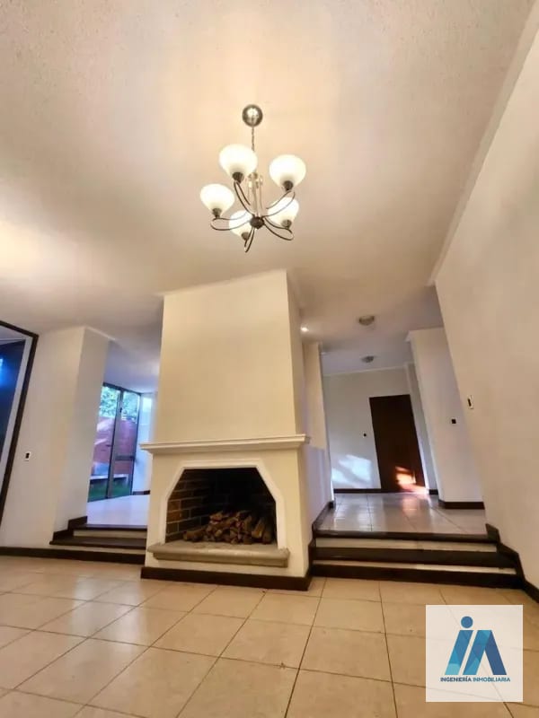 HERMOSA CASA EN VENTA – 📍Residencial Villas de Jacarandas de Cayalá, zona 16 — Casa en Venta en Zona 16, Guatemala, Ciudad — foto 10 de 13