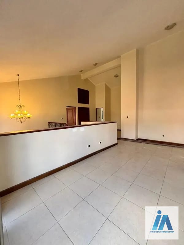 HERMOSA CASA EN VENTA – 📍Residencial Villas de Jacarandas de Cayalá, zona 16 — Casa en Venta en Zona 16, Guatemala, Ciudad — foto 8 de 13