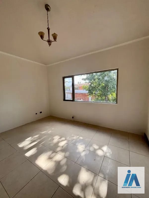 HERMOSA CASA EN VENTA – 📍Residencial Villas de Jacarandas de Cayalá, zona 16 — Casa en Venta en Zona 16, Guatemala, Ciudad — foto 3 de 13