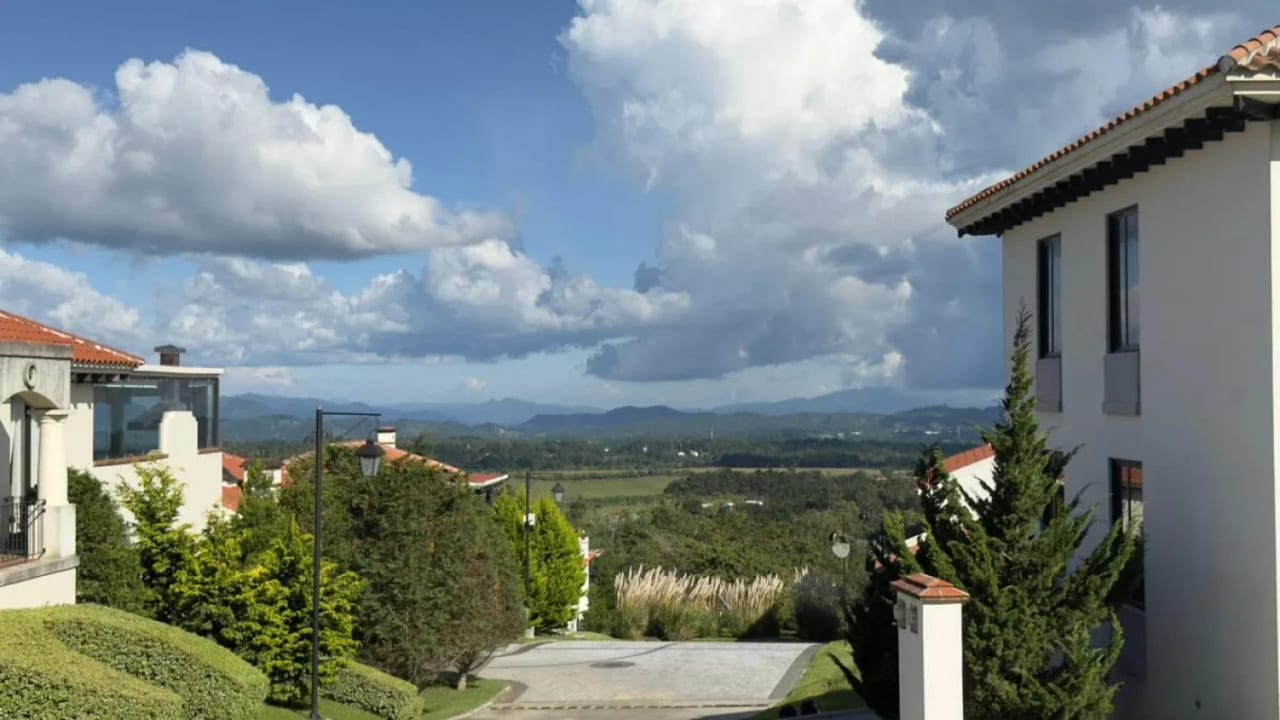 Vendo Casa en Condominio Lazos de Fraijanes, km 20.5 Carretera a El Salvador – Residencia de Lujo en Construcción — Casa en Venta en Lazos de Fraijanes, Carretera a El Salvador, Guatemala, Ciudad — foto 8 de 14