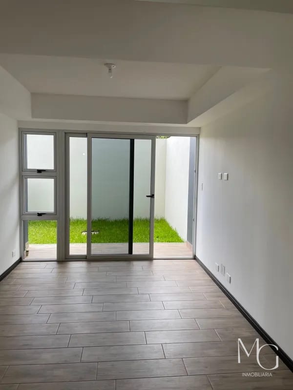 apartamento en venta en jardín el Naranjo zona 4 de mixco — Apartamento en Venta en Zona 4 Mixco, Guatemala, Ciudad — foto 1 de 11