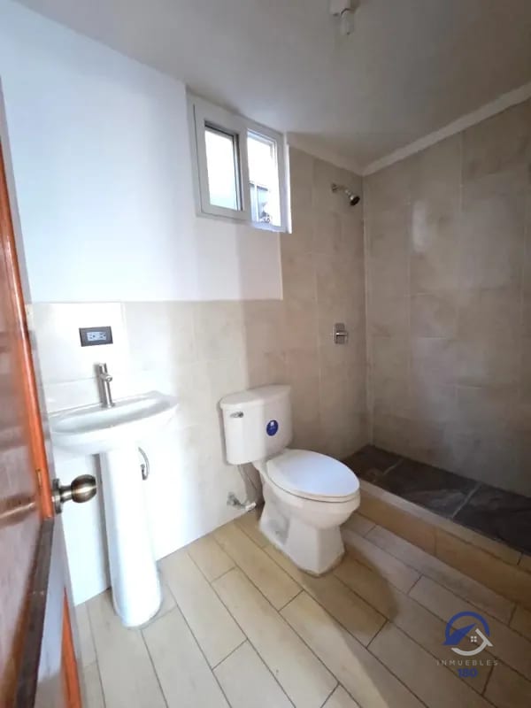 Amplia casa en venta en San Cristobal 2, zona 8, Mixco — Casa en Venta en Zona 8 Mixco, Guatemala, Ciudad — foto 5 de 17