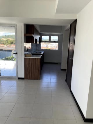 VENDO VILLA ESTILO TOM HAUSE DOS NIVELES EN CONDADO NARANJO — Apartamento en Venta en Condado Naranjo, Zona 4 Mixco, Guatemala, Ciudad — miniatura 1 de 16