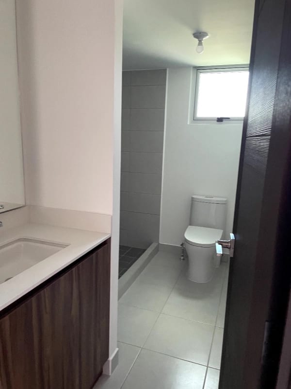 VENDO VILLA ESTILO TOM HAUSE DOS NIVELES EN CONDADO NARANJO — Apartamento en Venta en Condado Naranjo, Zona 4 Mixco, Guatemala, Ciudad — foto 15 de 16