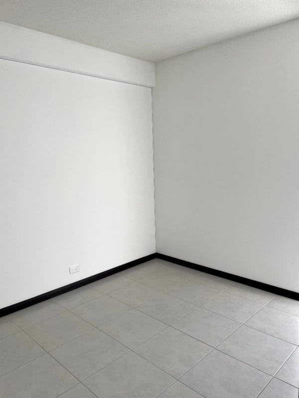 VENDO VILLA ESTILO TOM HAUSE DOS NIVELES EN CONDADO NARANJO — Apartamento en Venta en Condado Naranjo, Zona 4 Mixco, Guatemala, Ciudad — foto 10 de 16