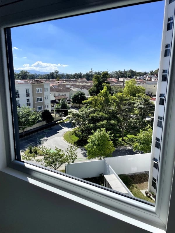 VENDO VILLA ESTILO TOM HAUSE DOS NIVELES EN CONDADO NARANJO — Apartamento en Venta en Condado Naranjo, Zona 4 Mixco, Guatemala, Ciudad — foto 8 de 16