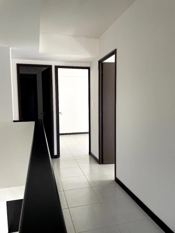 VENDO VILLA ESTILO TOM HAUSE DOS NIVELES EN CONDADO NARANJO — Apartamento en Venta en Condado Naranjo, Zona 4 Mixco, Guatemala, Ciudad — foto 4 de 16