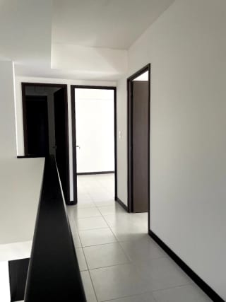 VENDO VILLA ESTILO TOM HAUSE DOS NIVELES EN CONDADO NARANJO — Apartamento en Venta en Condado Naranjo, Zona 4 Mixco, Guatemala, Ciudad — miniatura 4 de 16