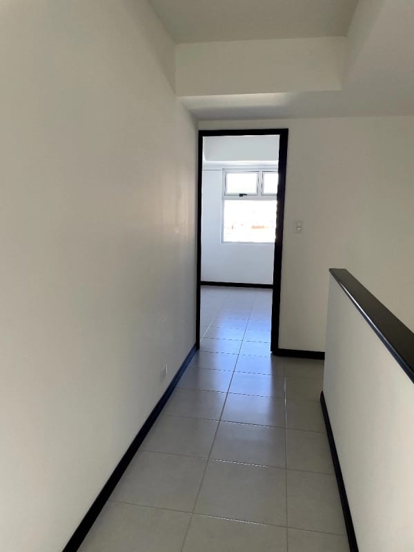 VENDO VILLA ESTILO TOM HAUSE DOS NIVELES EN CONDADO NARANJO — Apartamento en Venta en Condado Naranjo, Zona 4 Mixco, Guatemala, Ciudad — foto 3 de 16