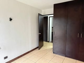 BONITO APARTAMENTO EN VENTA EN JARDINES DE LAS CHARCAS ZONA 11 — Apartamento en Venta en Jardines de Las Charcas, Zona 11, Guatemala, Ciudad — miniatura 2 de 6