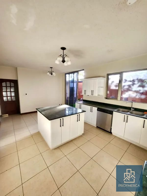Casa en venta, Residencial Villas de Jacarandas de Cáyalá, Zona 16 — Casa en Venta en Zona 16, Guatemala, Ciudad — foto 5 de 12