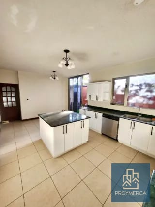 Casa en venta, Residencial Villas de Jacarandas de Cáyalá, Zona 16 — Casa en Venta en Zona 16, Guatemala, Ciudad — miniatura 5 de 12