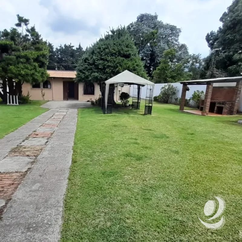 Oficina en Renta San Lucas Sacatepéquez con amplio jardín parqueo — Casa en Alquiler en San Lucas Sacatepéquez, Sacatepéquez — foto 9 de 10