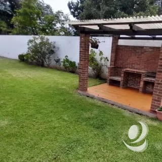 Oficina en Renta San Lucas Sacatepéquez con amplio jardín parqueo — Casa en Alquiler en San Lucas Sacatepéquez, Sacatepéquez — miniatura 8 de 10