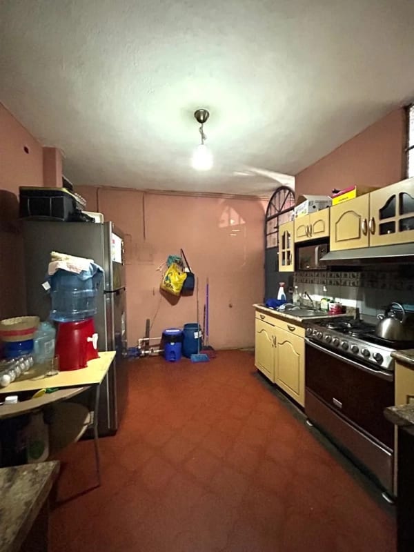 Casa en venta en zona 4 Mixco Monte Real con locales comerciales — Casa en Venta en Zona 4 Mixco, Guatemala, Ciudad — foto 4 de 16