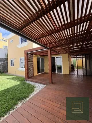 Amplia casa en renta en Condominio Entreverdes — Casa en Alquiler en Entreverdes, Carretera a El Salvador, Guatemala, Ciudad — miniatura 1 de 10