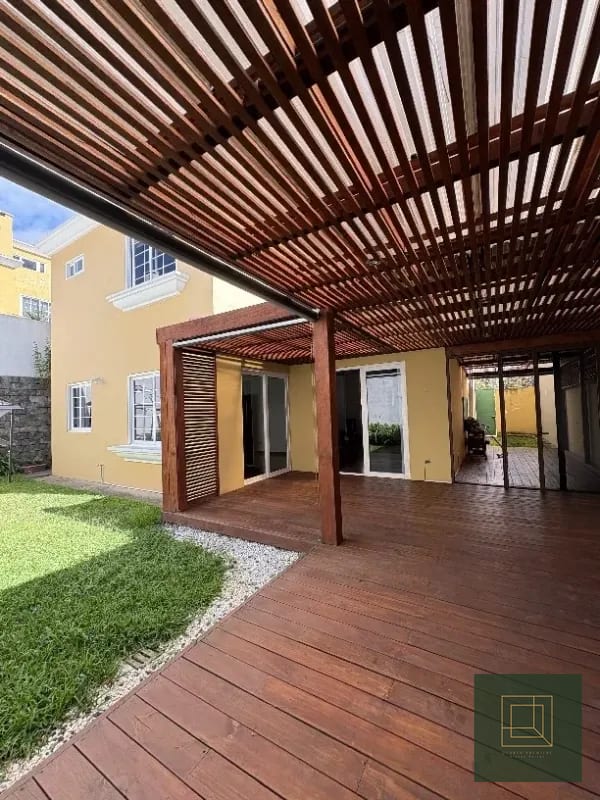 Amplia casa en renta en Condominio Entreverdes — Casa en Alquiler en Entreverdes, Carretera a El Salvador, Guatemala, Ciudad — foto 1 de 10
