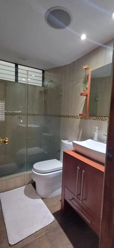 Apartamento amueblado en renta o venta en zona 10 — Apartamento en Alquiler en Zona 10, Guatemala, Ciudad — foto 7 de 16