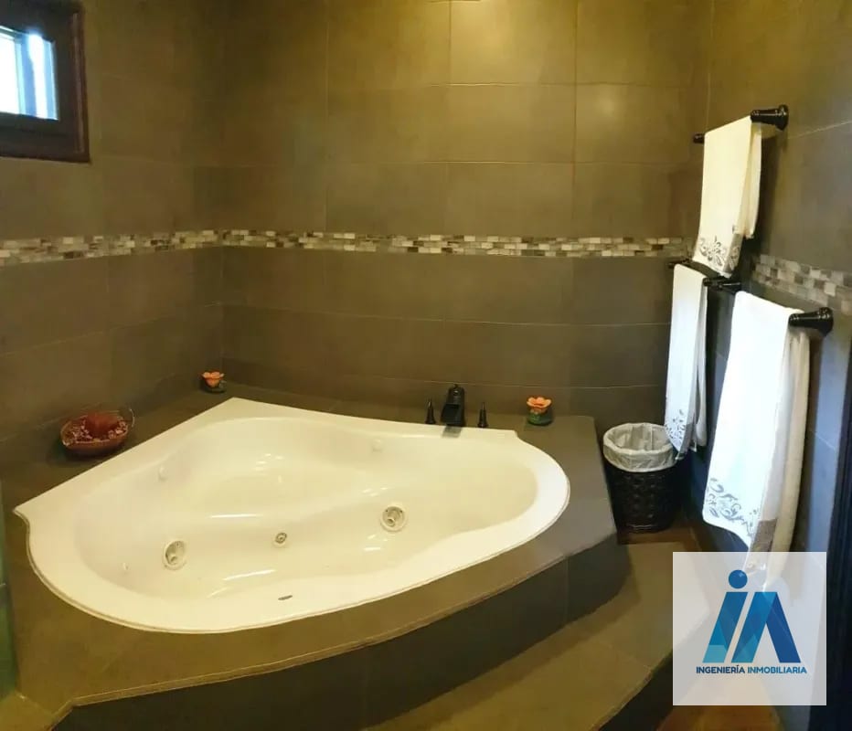CASA DE LUJO  AMUEBLADA EN VENTA - 📍Jardines de Santiago | Sacatepéquez — Casa en Venta en Santiago Sacatepéquez, Sacatepéquez — foto 2 de 16