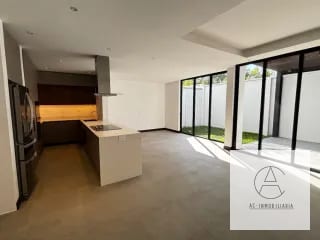 Casa en renta en Molie, zona 10 — Casa en Alquiler en Zona 10, Guatemala, Ciudad — miniatura 13 de 16
